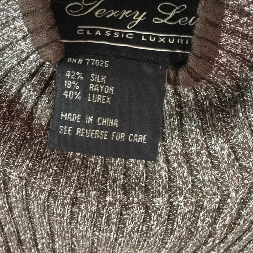 Sparkly metallic turtleneck - Picture 3 of 3